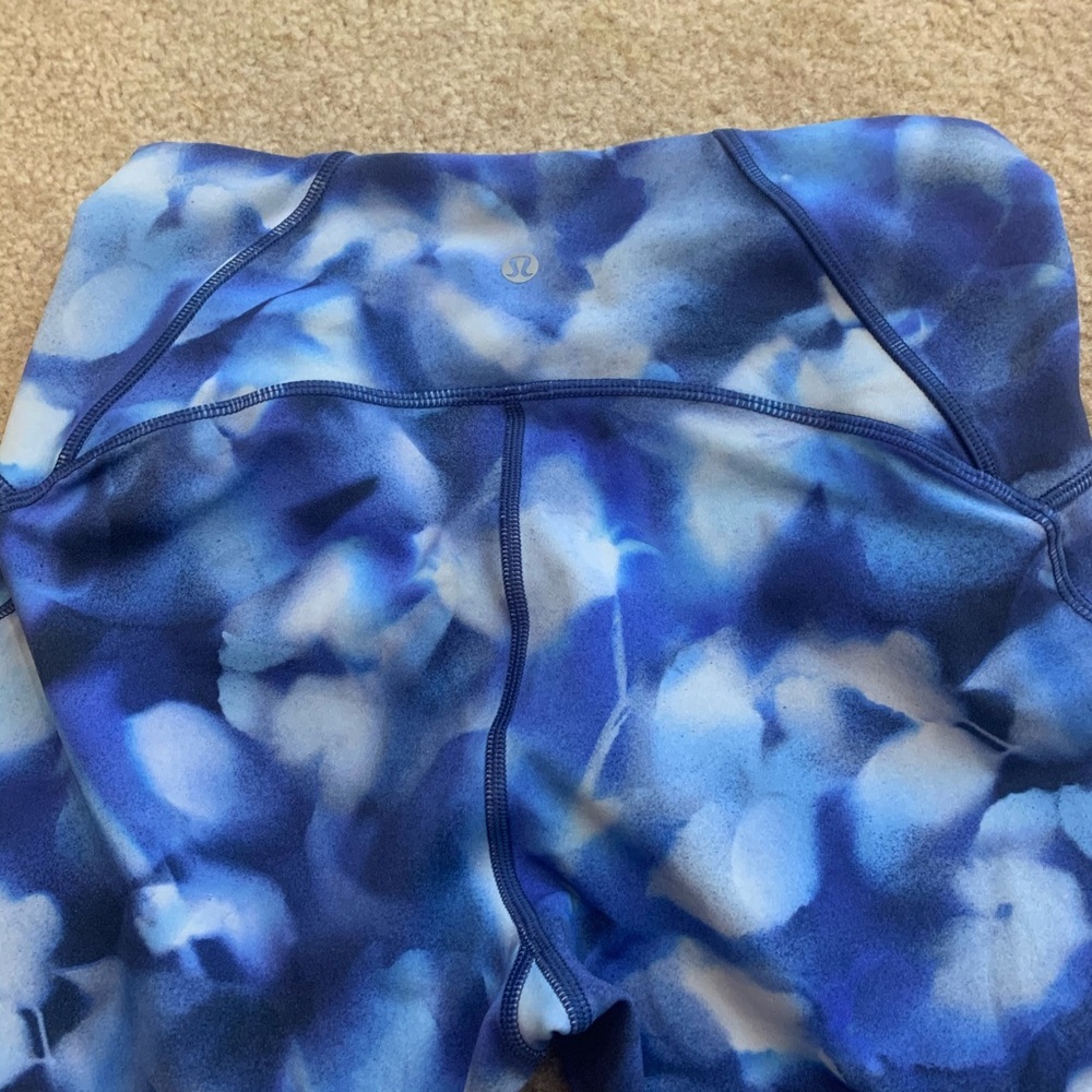 Lululemon blue train times crop 17” leggings - Picture 7 of 7
